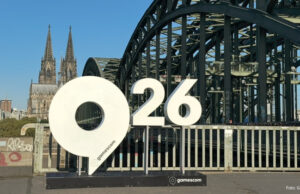 Gamescom 2026: Köln lässt Hohenzollernbrücke leuchten Dieser Gamescom-Foto-Spot befindet sich am rechtsrheinischen Ufer der Hohenzollernbrücke, die die Altstadt samt Dom mit dem Stadtteil Deutz verbindet.