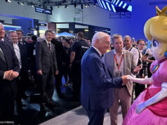 Steinmeier auf der Gamescom 2026: Der Bundes-Bedenkenträger Staatsoberhaupt trifft Prinzessin: Peach empfängt Frank-Walter Steinmeier am Gamescom-Stand von Nintendo of Europe.