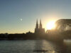 Gamescom-Wetter: Wie heiß / kalt / nass wird es 2026? Köln verwöhnt die Gamescom-Besucher oft mit viel Sonne - doch das Großereignis hat auch schon deutlich schlechteres Wetter gesehen.