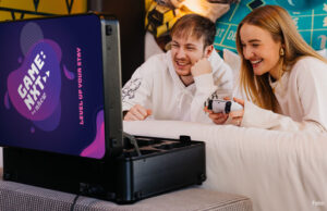 GAME:NXT: nhow Hotels bauen Gaming-Angebot aus Die ausleihbaren POGA Gaming Suitcases samt PlayStation 5 und Bildschirm sind in allen nhow-Hotels ausleihbar.