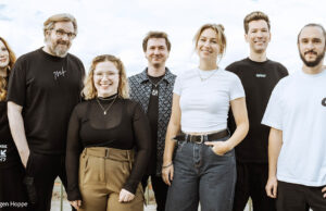 Range Group: Das Nerd-Imperium von Gronkh Das Führungsteam der Range Group von links nach rechts: Tatjana „Pandorya“ Werth, Erik „Gronkh“ Range, Cathleen Meißner, 1UP-Chef John-Dustin Martin, Vivien Götte, Philip Schulte (GRNK) und CFO Phillip Börger.